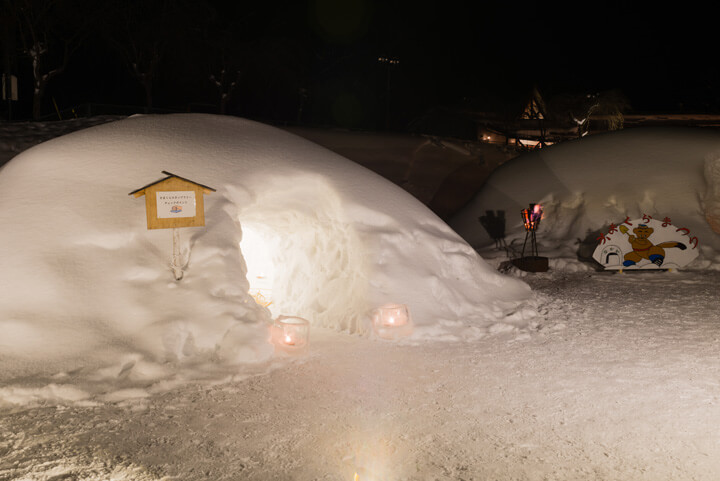 Small snow dome with signboard