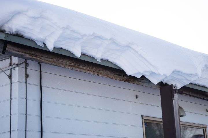 Heavy snow piles on the roof