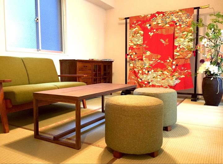  Tatami room with kimono and flowers decorated