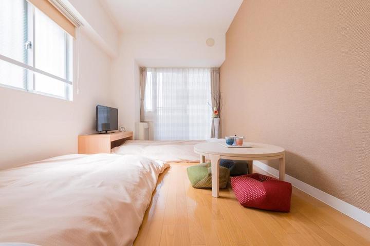  Japanese-style shade cushion and table and futon bedding